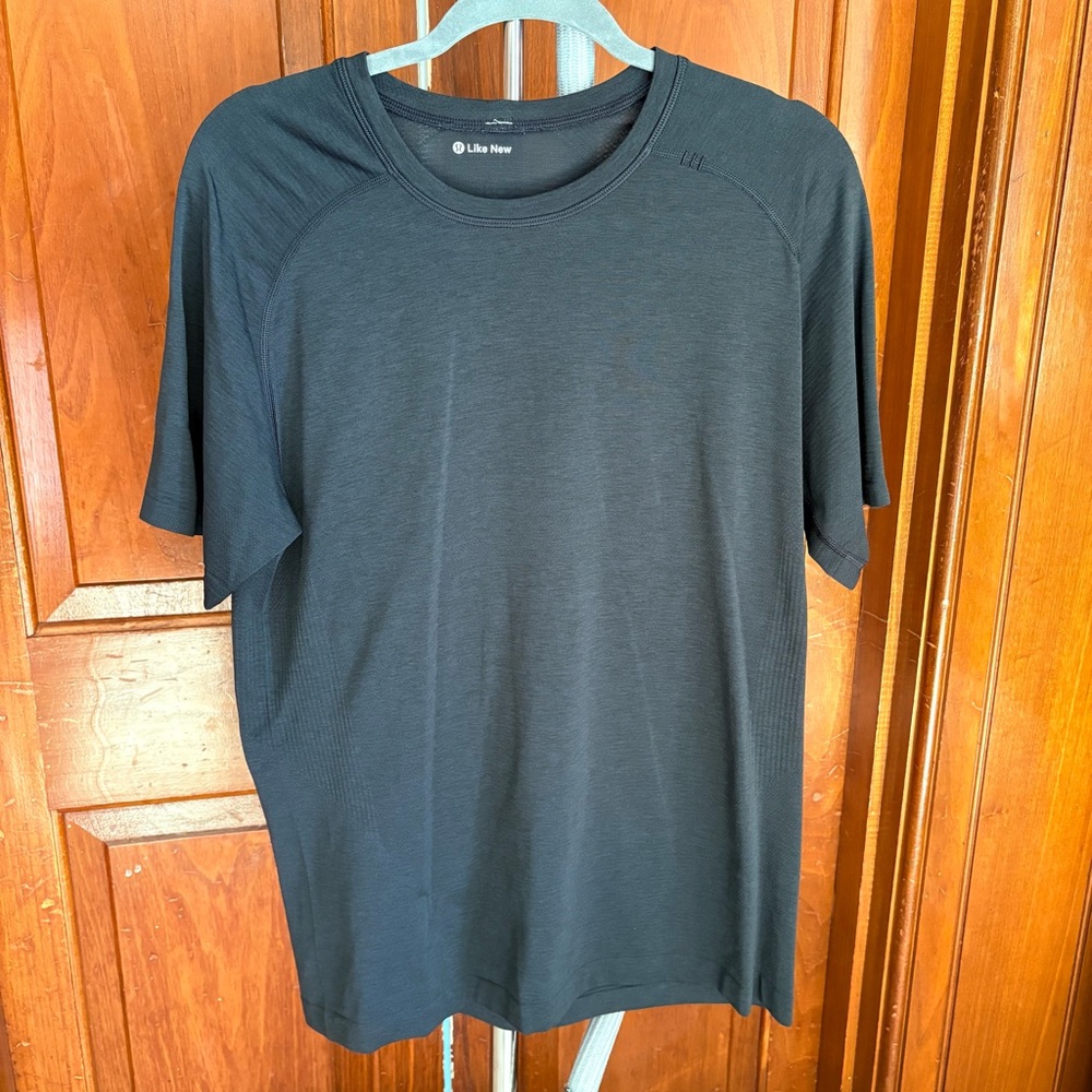 Lululemon Medium Metal Vent Tech Black